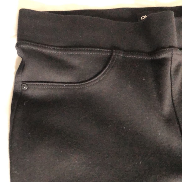 Women’s size small black DKNY jeans rayon/nylon/spandex - Picture 2 of 12